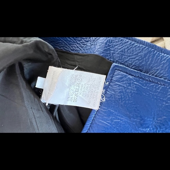 *SOLD* AUTH Courrège vinyl front slit mini skirt - Picture 7 of 8